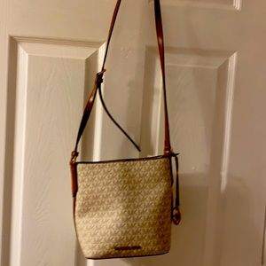 Michael Kors bucket pocketbook